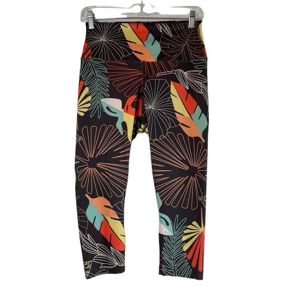 NOBULL High-Rise Crop Leggings in Oasis Floral print - Picture 4 of 12